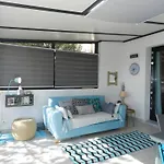 2 Pieces Avec Terrasse Et Parking Au Lavandou - Fr-1-251-926 *