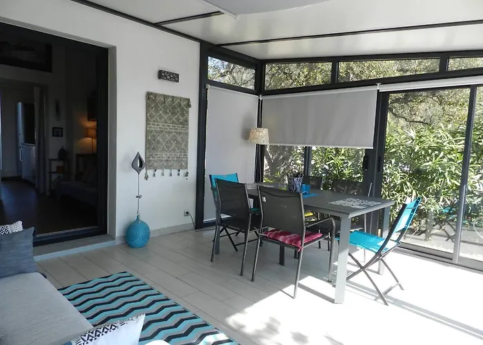 2 Pieces Avec Terrasse Et Parking Au Lavandou - Fr-1-251-926 Ле-Лаванду