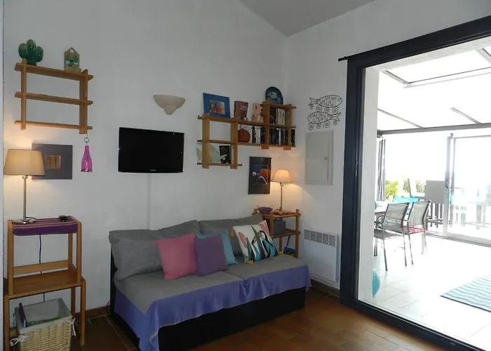 2 Pièces Avec Terrasse Et Parking Au Lavandou - Fr-1-251-926 * Le Lavandou