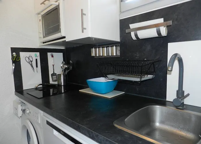 Appartamento 2 Pièces Avec Terrasse Et Parking Au Lavandou - Fr-1-251-926 *