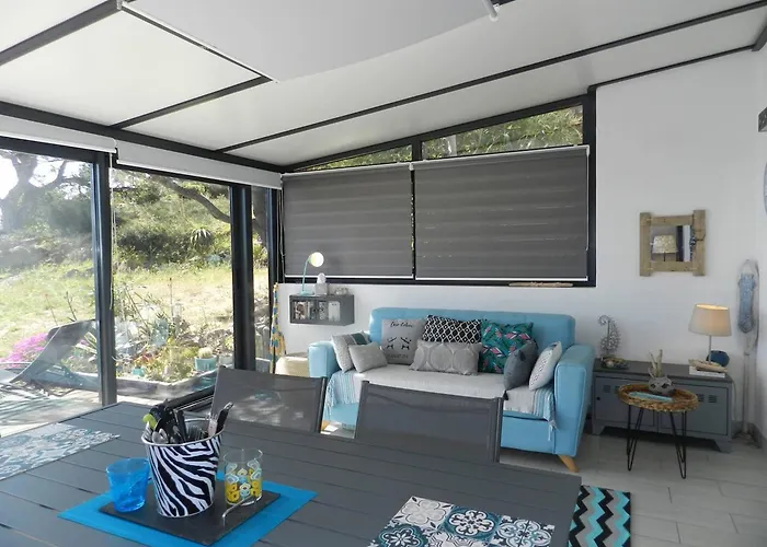 2 Pièces Avec Terrasse Et Parking Au Lavandou - Fr-1-251-926 * Le Lavandou