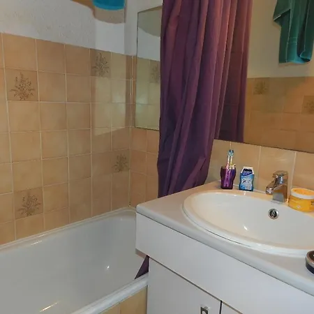 2 Pieces Avec Terrasse Et Parking Au Lavandou - Fr-1-251-926 Ле-Лаванду