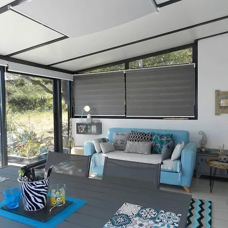 2 Pieces Avec Terrasse Et Parking Au Lavandou - Fr-1-251-926 * Le Lavandou