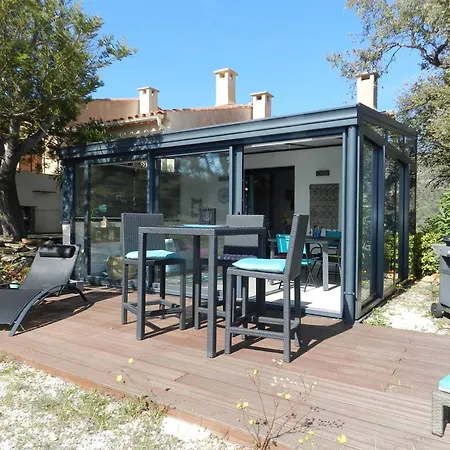 Апартаменты 2 Pieces Avec Terrasse Et Parking Au Lavandou - Fr-1-251-926 Ле-Лаванду