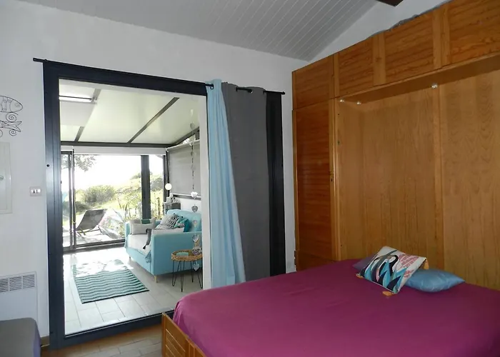 Lägenhet 2 Pieces Avec Terrasse Et Parking Au Lavandou - Fr-1-251-926 *