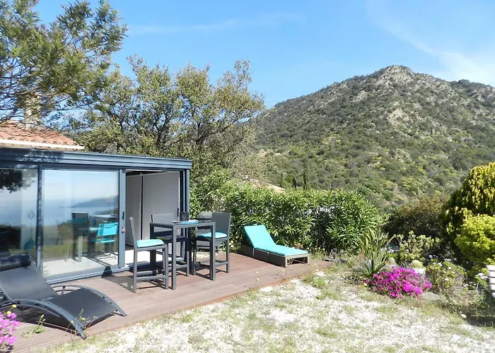 2 Pieces Avec Terrasse Et Parking Au Lavandou - Fr-1-251-926 *